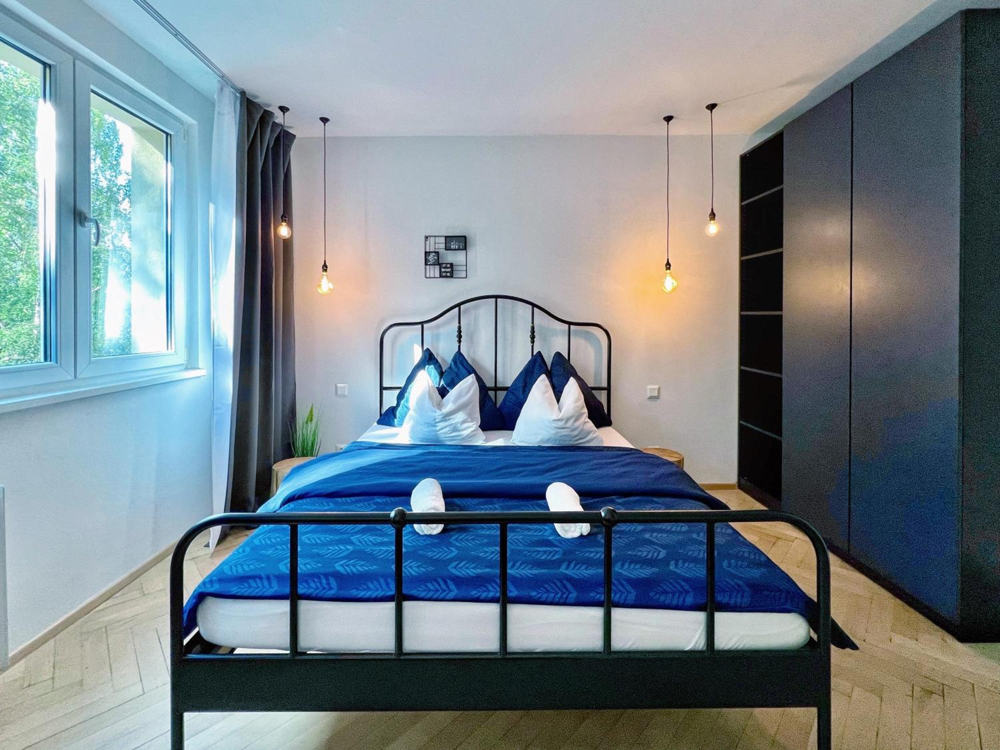 Apartament Jana's Wow Apt, 2br, Metro Next Door, Near The Airport *