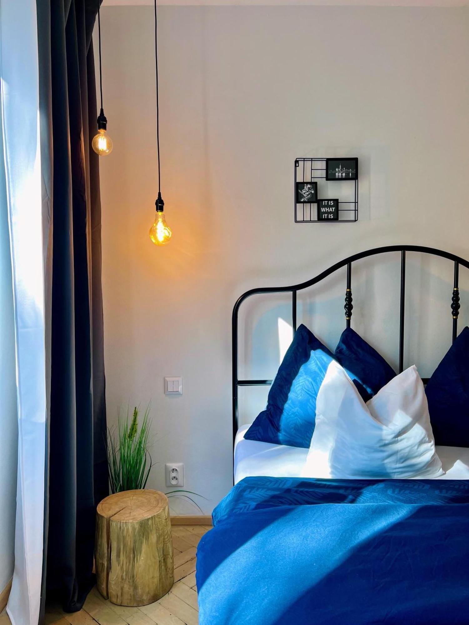 Jana's Wow Apt, 2br, Metro Next Door, Near The Airport Apartament *